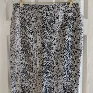 Apt. 9 Knit Skirt, Stretch, Slit Back, Black/Cream Snakeskin Print, Size L, EUC